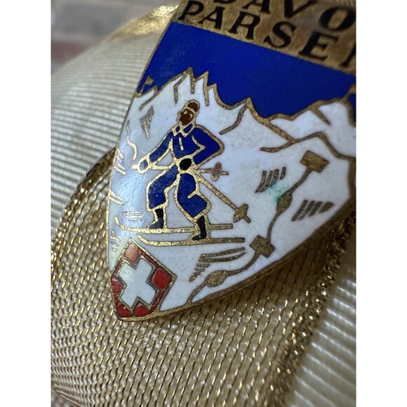 Vintage Davos Parsenn Switzerland Ski Resort Pin Badge With Enamel Shield Design - Picture 3 of 10